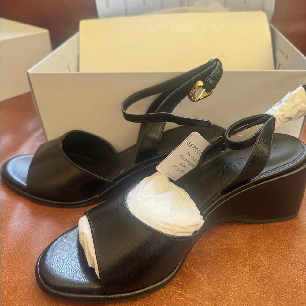 New in box AEROSOLES Black Wedge Slingback Sandals